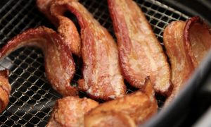 How to Cook Crispy, Chewy and Healthy Bacon in under 10 Minutes