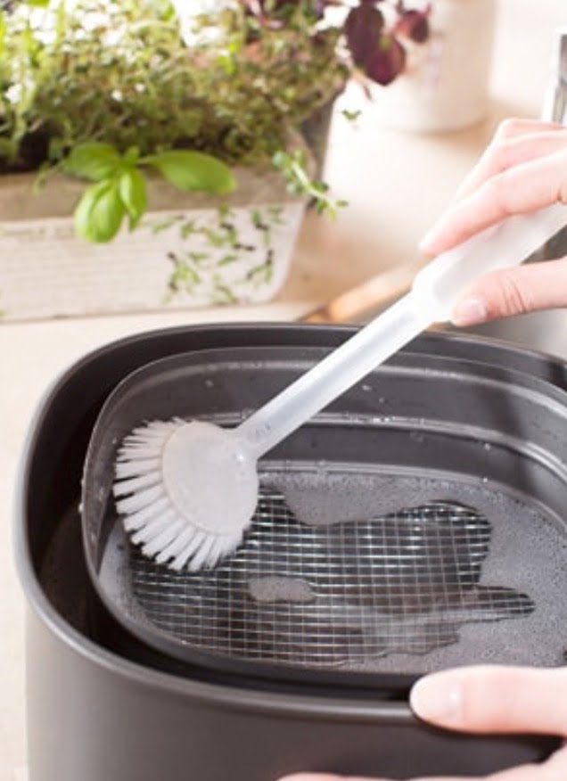 Your band new air fryer isn't like any other kitchen tool, it needs to be properly managed. Here's the Complete Guide on How to clean an air Fryer.