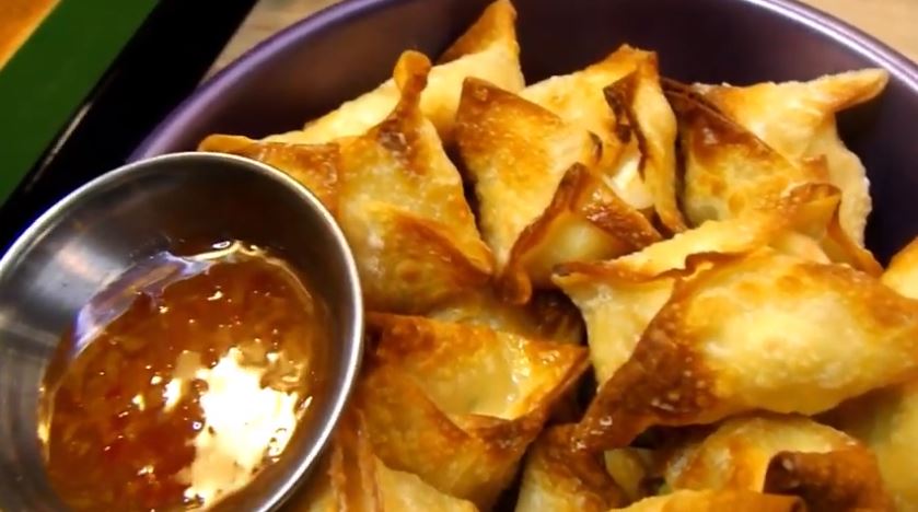 Craving for crab rangoon? Now you don't need to go to your favorite restaurant, how about making your own at home with this air fryer crab rangoon recipe!