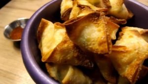 Craving for crab rangoon? Now you don't need to go to your favorite restaurant, how about making your own at home with this air fryer crab rangoon recipe!