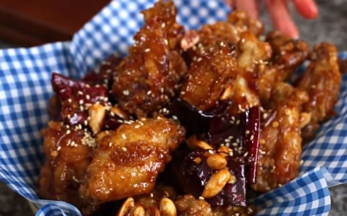 Looking for a delicious, sweet, crispy and spicy chicken wings recipe? Then you need to try this yummy air fried chicken wings recipe.