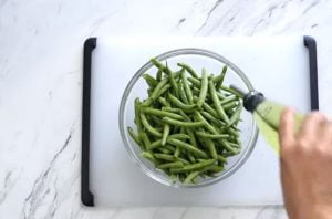 You will absolutely love this next recipe, it is super easy, quick, plant based and full of flavor! Check out this yummy vegan air fried Asian green beans!