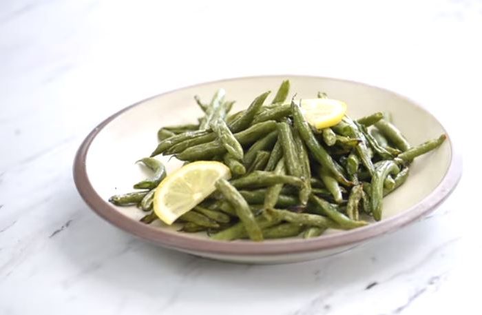You will absolutely love this next recipe, it is super easy, quick, plant based and full of flavor! Check out this yummy vegan air fried Asian green beans!