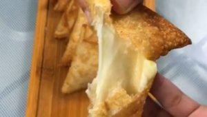 Just because you follow a vegan lifestyle doesn't mean you can't enjoy of a tasty appetizer! Check out this fantastic vegan air fried cheese samboosa!