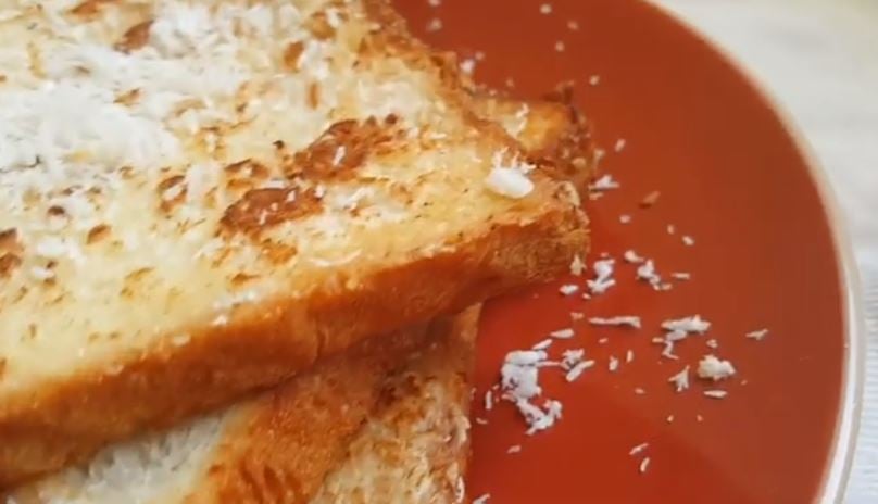Craving for vegan breakfast/dessert? We've got your back! Check out this super easy and simply delicious vegan air fried coconut french toast!