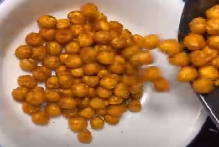 Looking for a tasty and healthy snack? Check out this fantastic vegan air fried roasted chickpeas recipe easily made in the air fryer!