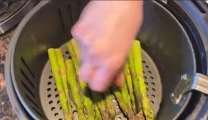 If you like spicy food, you will love this recipe, vegan air fried spicy asparagus which is not only savory but also vegan friendly!
